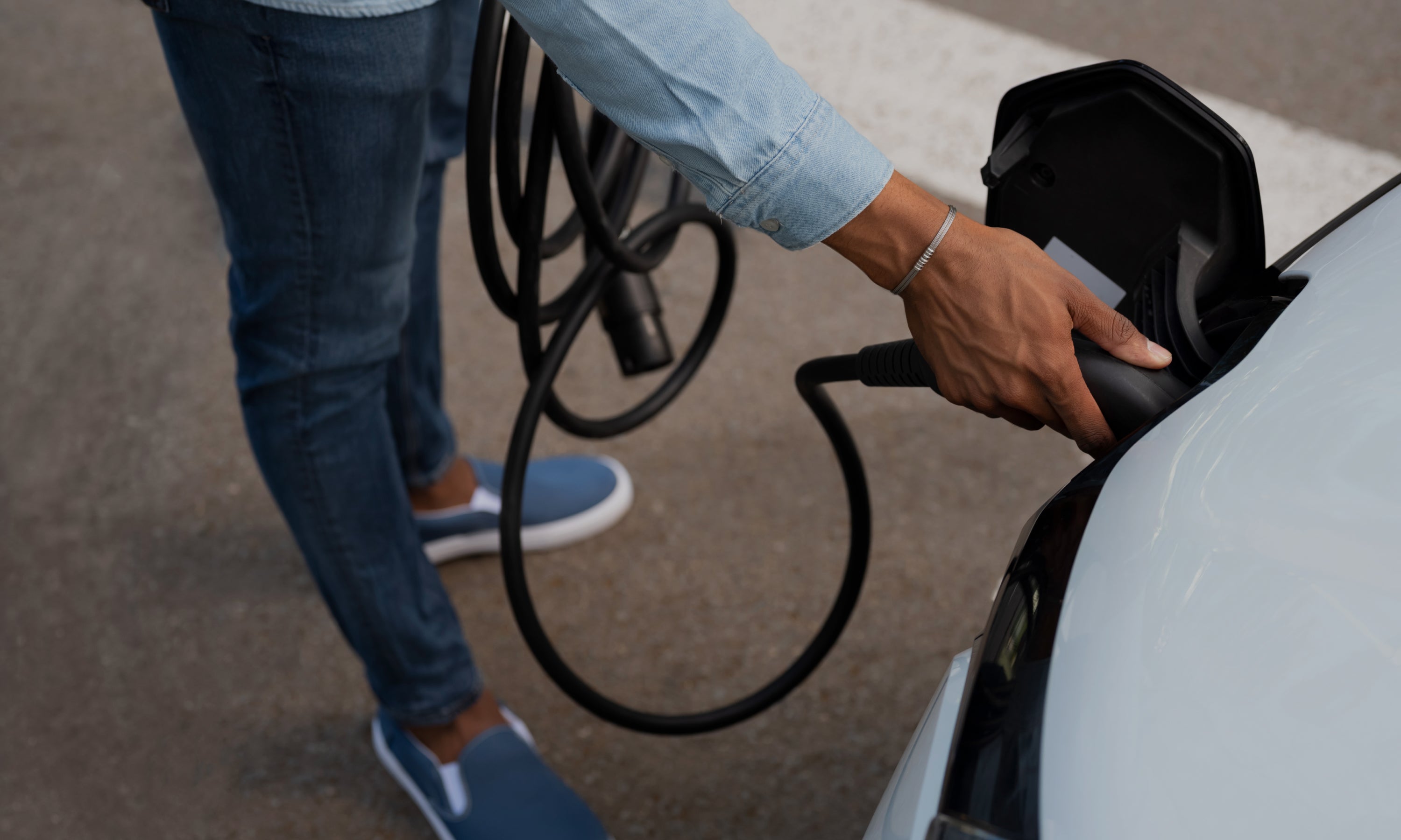 guide cable recharge voiture électrique